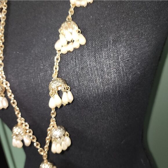 Fern Mallis Simulated Pearl Cluster Drop Necklace NWOT - Picture 8 of 9
